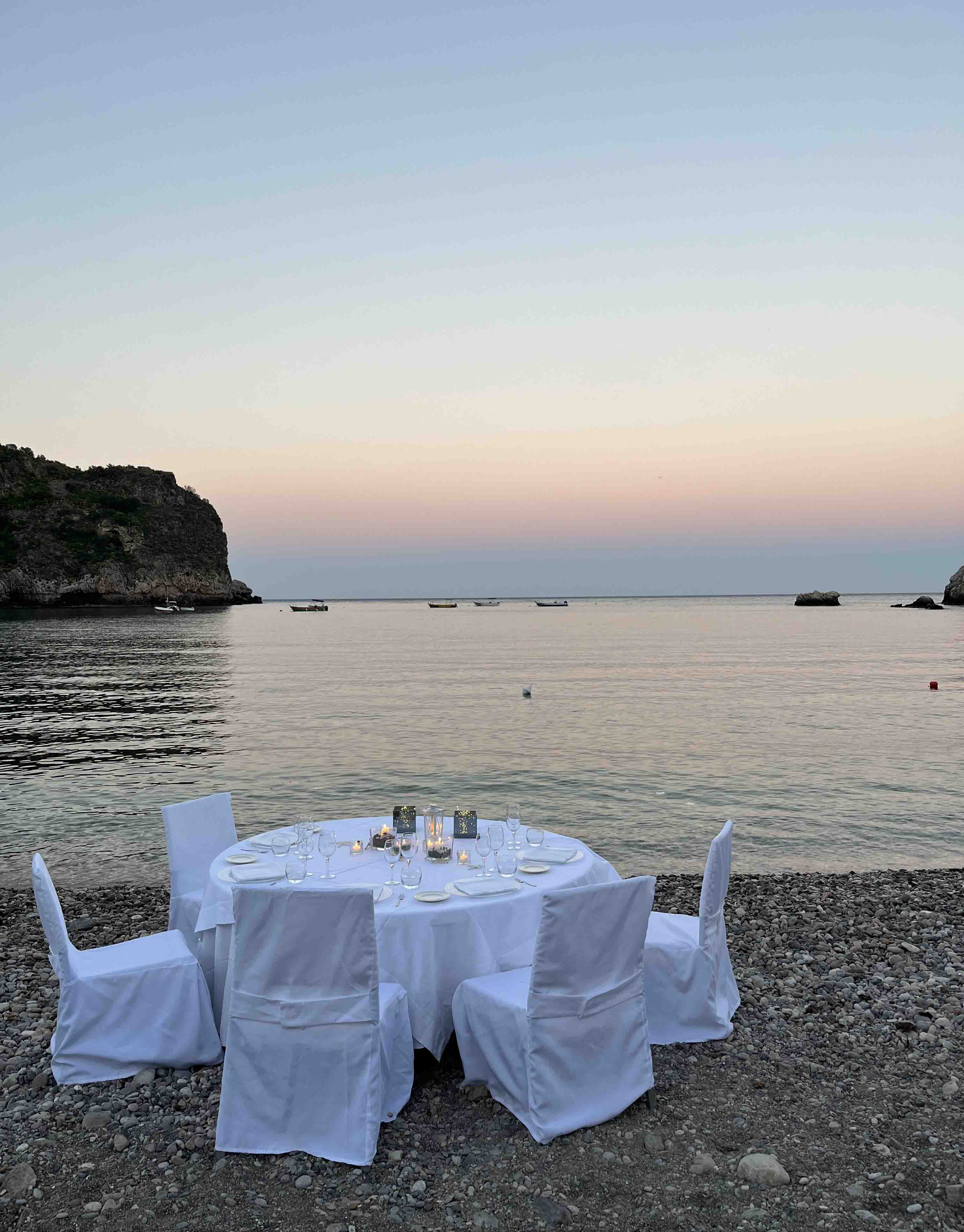 TAORMINA: SI RINNOVA IL RISTORANTE SUL MARE A LA PLAGE RESORT